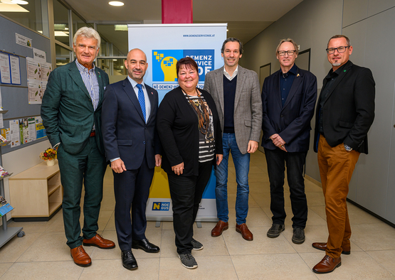 Norbert Fidler, ÖGK-Landesstellenausschuss-Vorsitzender in NÖ, NÖGUS-Vorsitzender Landesrat Christoph Luisser, NÖ Demenzkoordinatorin Renate Gabler-Mostler, NÖGUS-Geschäftsführer Volker Knestel, Demenz-Service-NÖ-Leiter Andreas Schneider und Robert Leitner, ÖGK-Landesstellenausschuss-Vorsitzender in NÖ, am NÖ Demenztag in Edelhof bei Zwettl. Foto: NLK Burchhart 